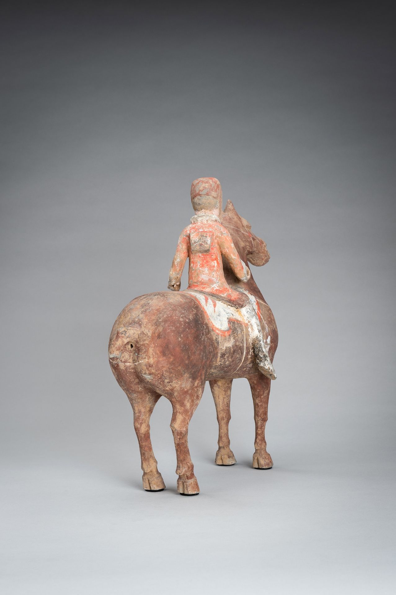 A POTTERY FIGURE OF AN EQUESTRIAN, HAN DYNASTY - Bild 10 aus 13