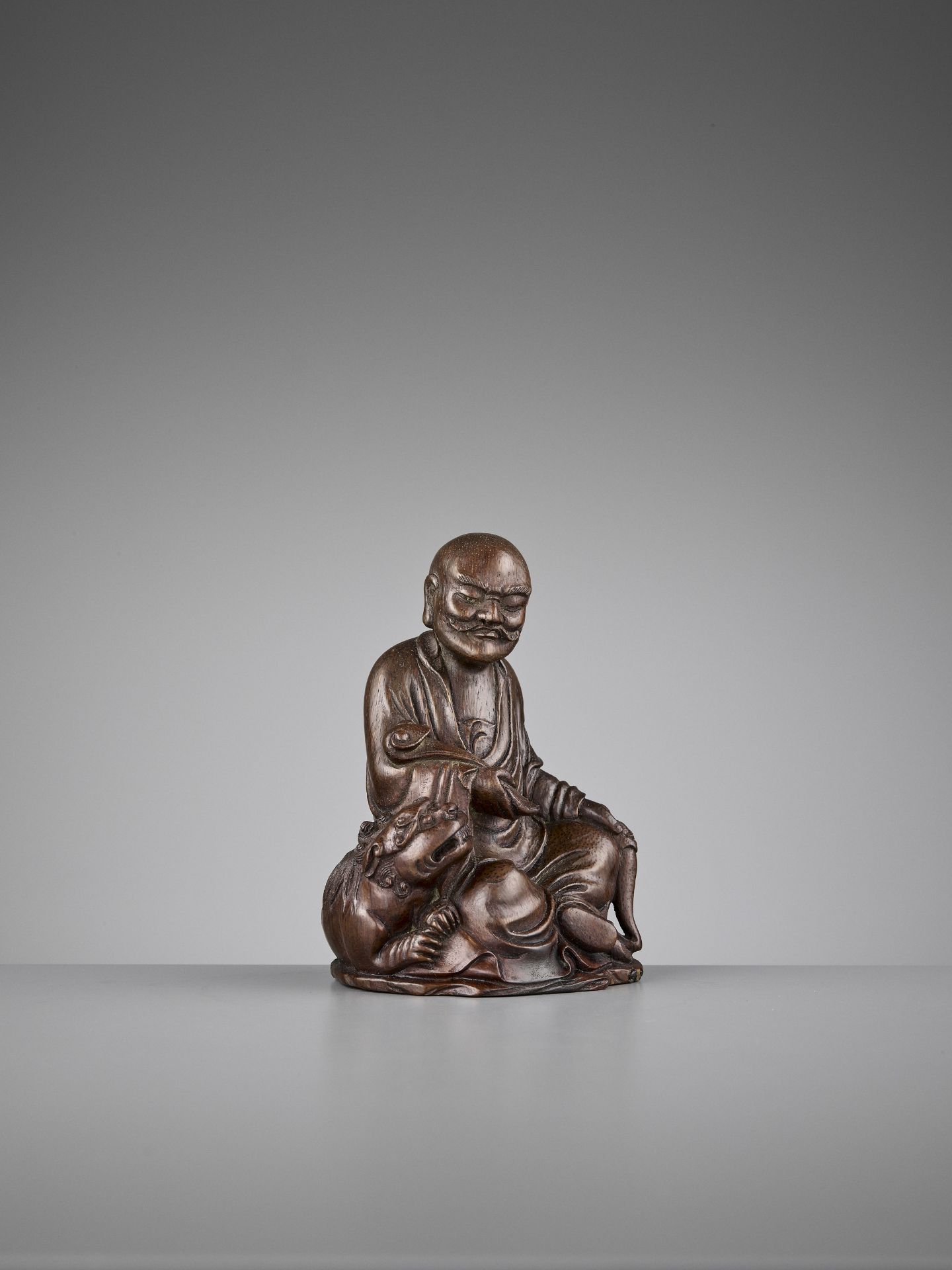 A BAMBOO FIGURE OF A LUOHAN AND BUDDHIST LION, QING - Image 2 of 10