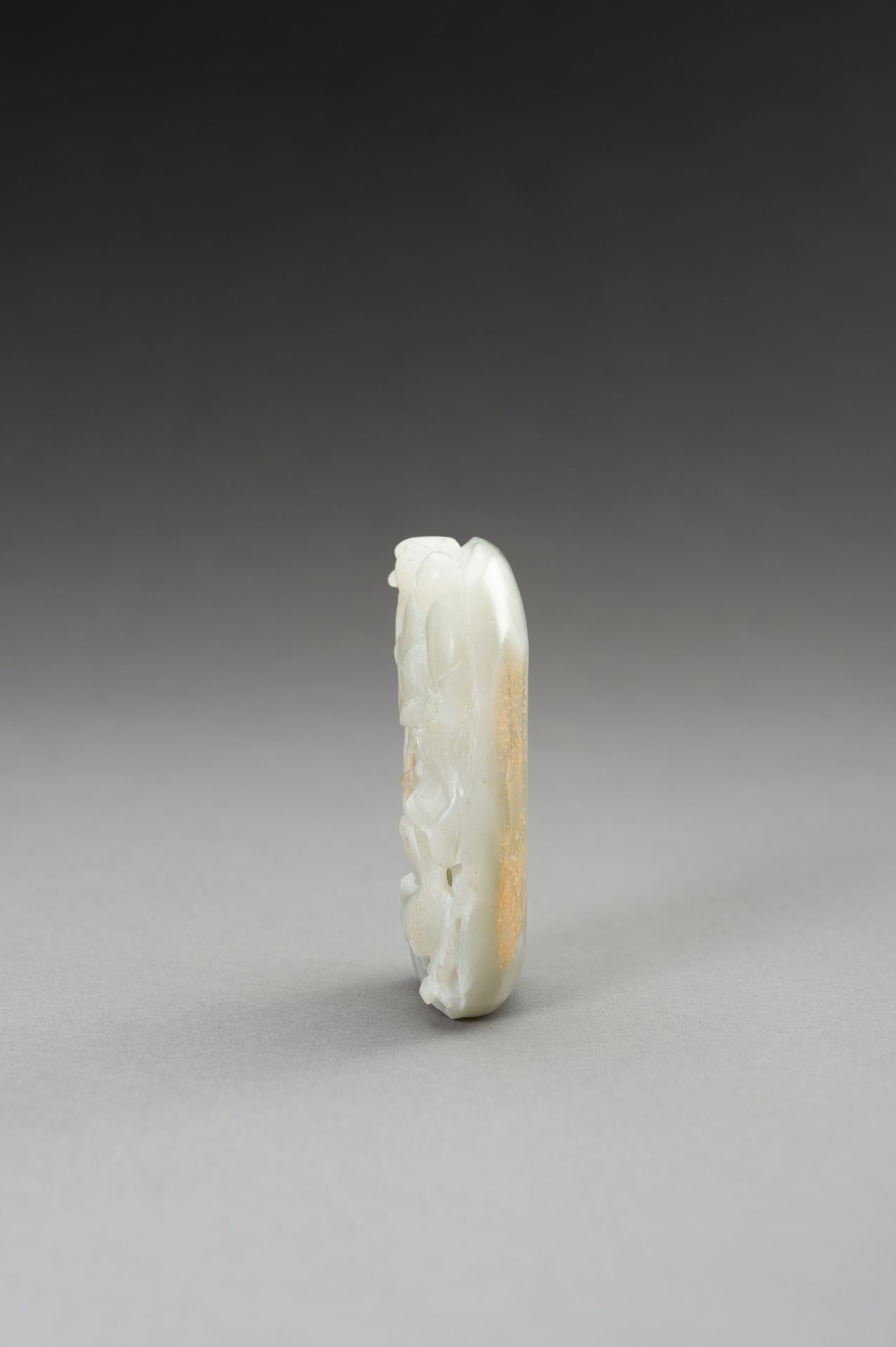 A PALE CELADON AND RUSSET JADE PLAQUE, REPUBLIC PERIOD OR LATER - Image 6 of 9
