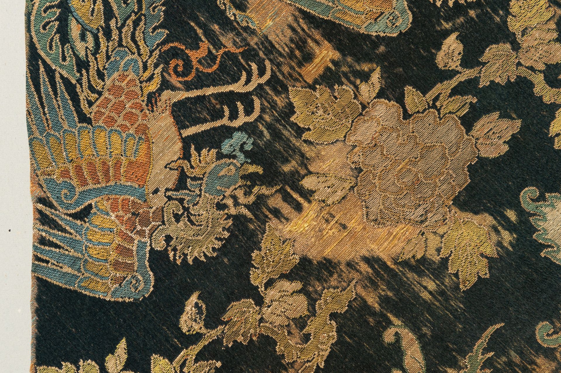 A LOT WITH TWO SILK TEXTILES, QING - Bild 3 aus 9