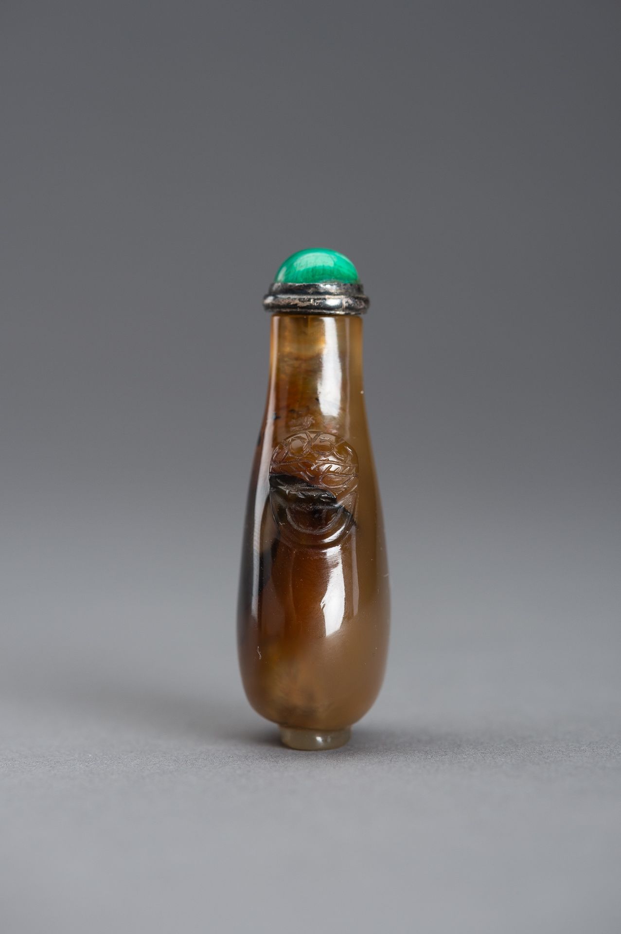 AN AGATE SNUFF BOTTLE - Image 2 of 12