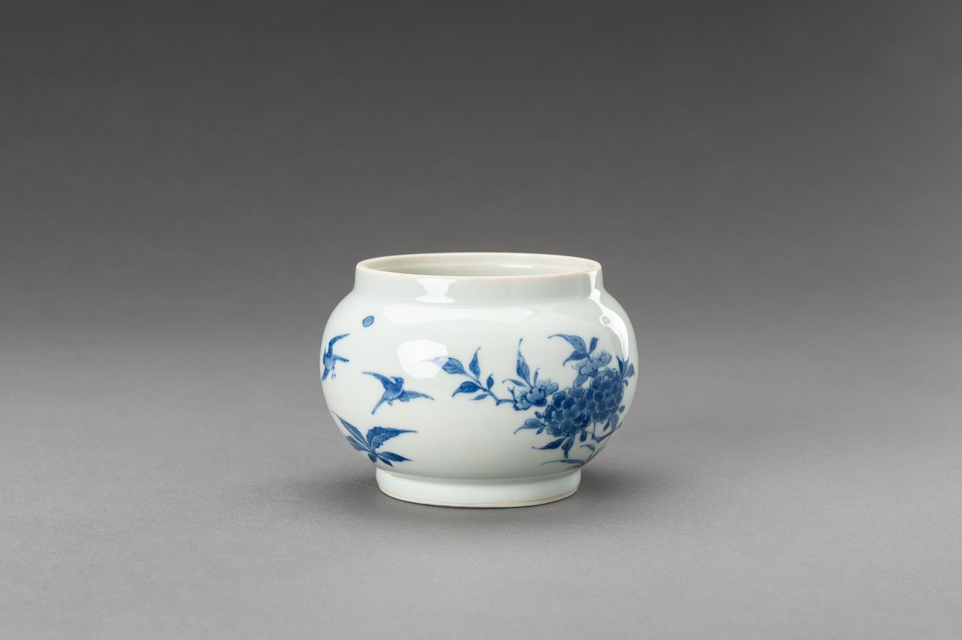 A BLUE AND WHITE 'FLOWERS AND BIRDS' PORCELAIN VASE, c. 1920s - Image 8 of 13