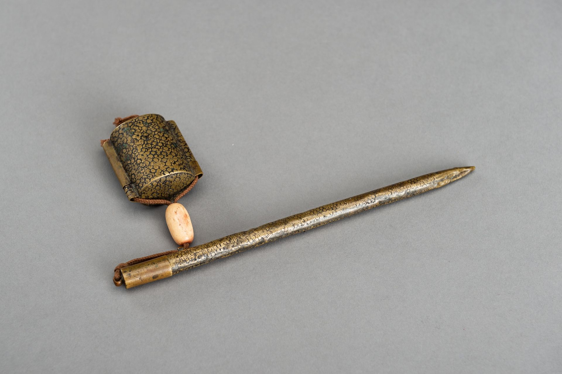 A BRASS PEN SHAPED YATATE, MEIJI - Image 4 of 11