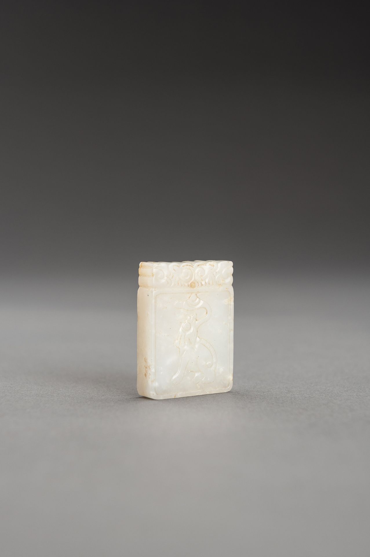 A WHITE JADE MINIATURE PLAQUE - Image 5 of 11