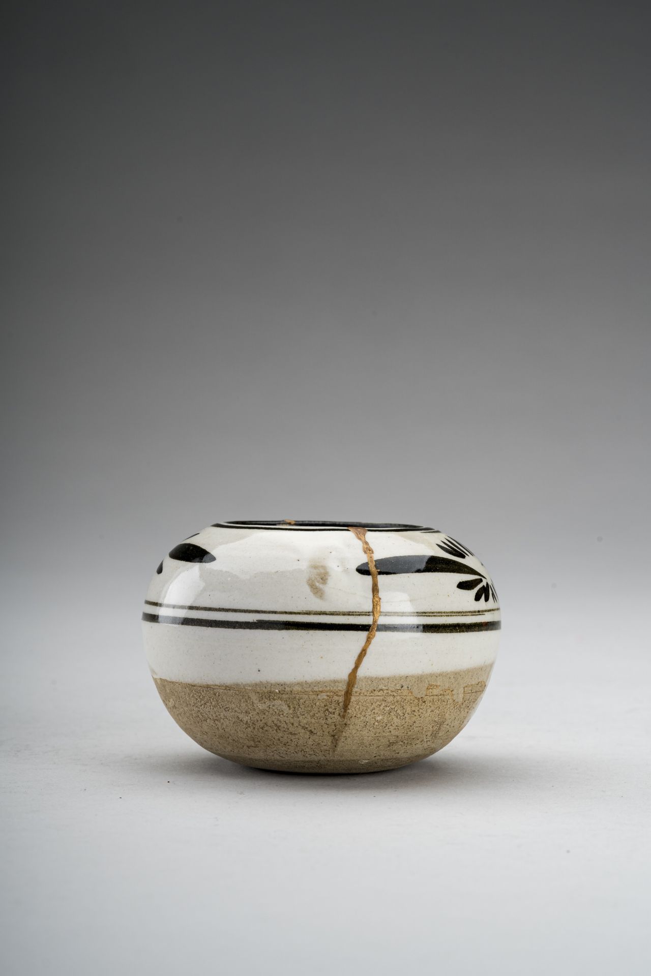 A SONG DYNASTY CIZHOU WATERPOT - Image 3 of 7