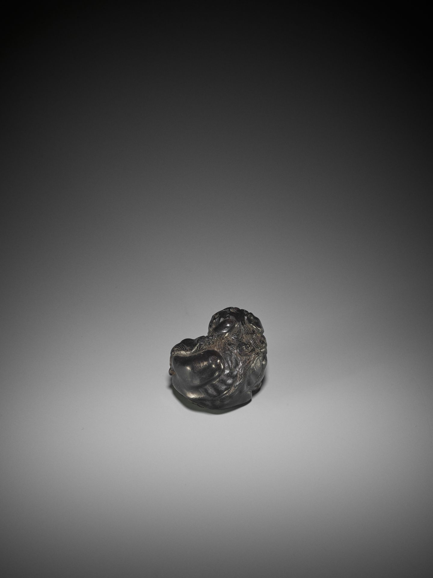 KOKEI: A RARE EBONY WOOD NETSUKE OF A SHISHI SCRATCHING HIS EAR - Image 6 of 10