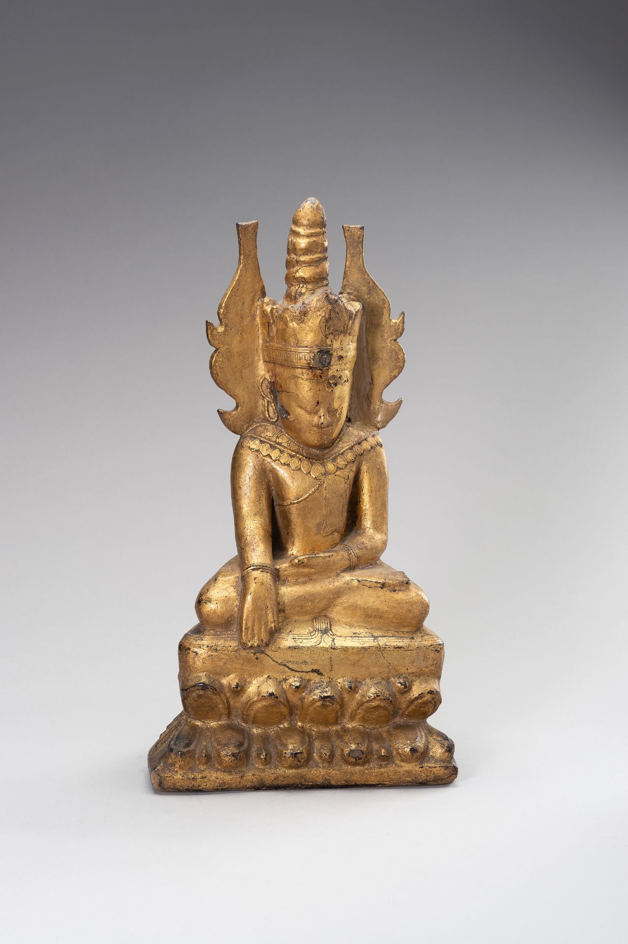 A GOLD LACQUERED WOOD FIGURE OF BUDDHA - Image 10 of 11