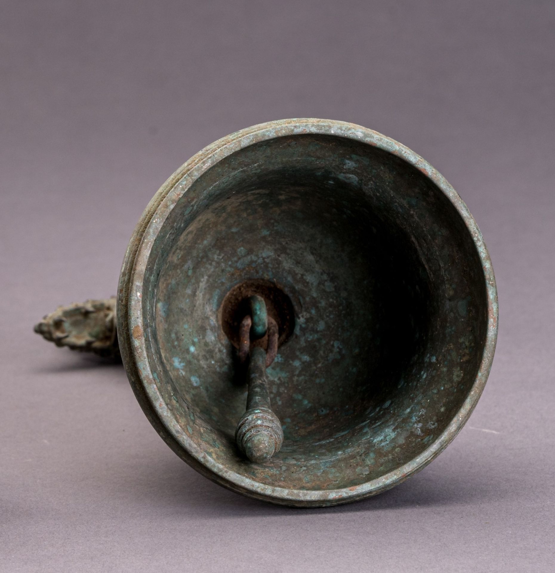 A BRONZE 'DRAGON' TEMPLE BELL - Image 8 of 8