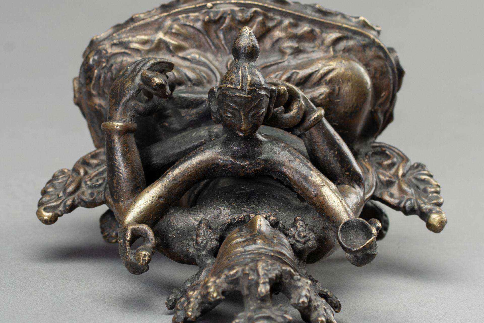 A BRONZE GROUP OF VAJRASATTVA IN UNION WITH VAJRAMAMANI, 1900s - Image 8 of 10
