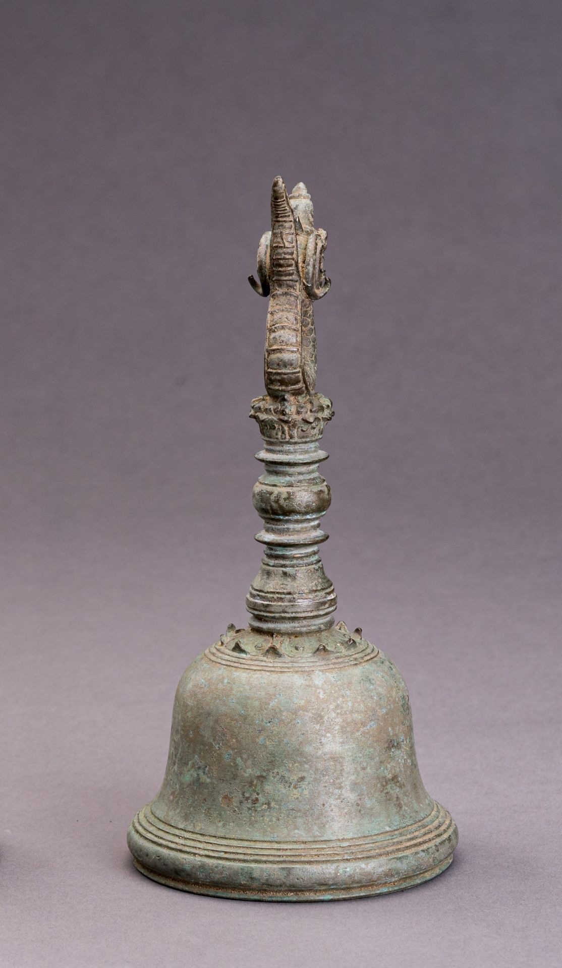 A BRONZE 'DRAGON' TEMPLE BELL - Image 5 of 8