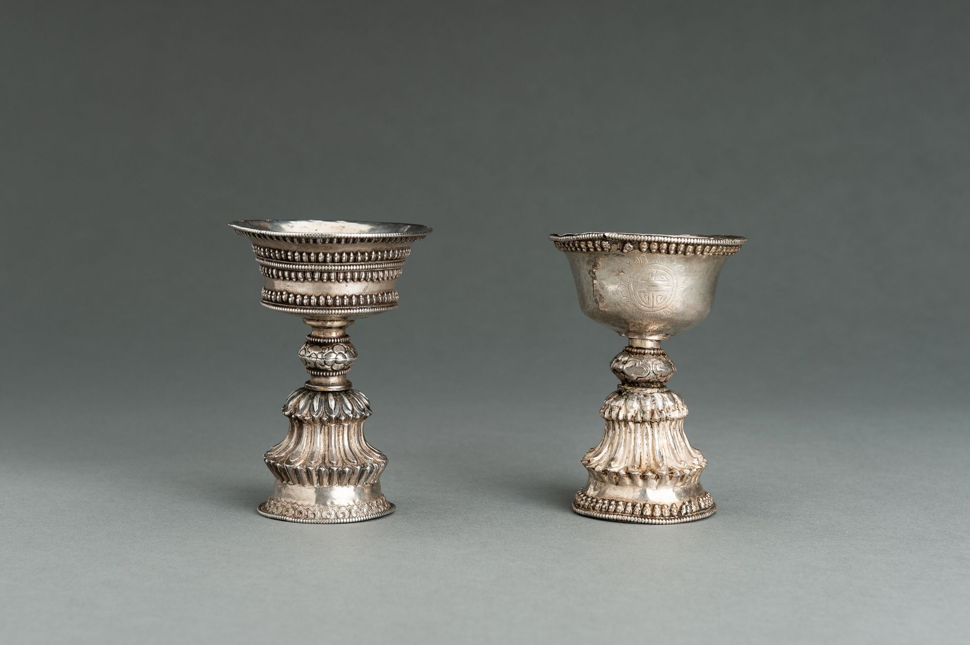 TWO TIBETAN SILVER BUTTER LAMPS, 19th CENTURY - Bild 5 aus 11