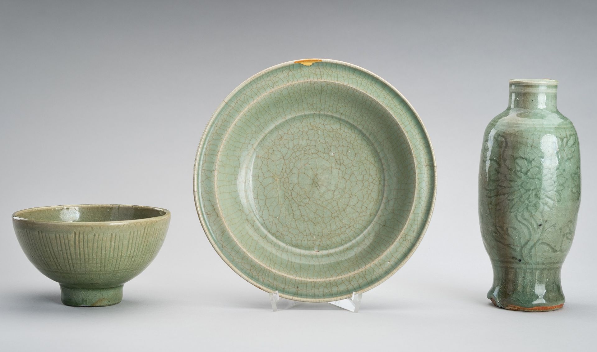 THREE LONGQUAN CELADON PORCELAIN ITEMS