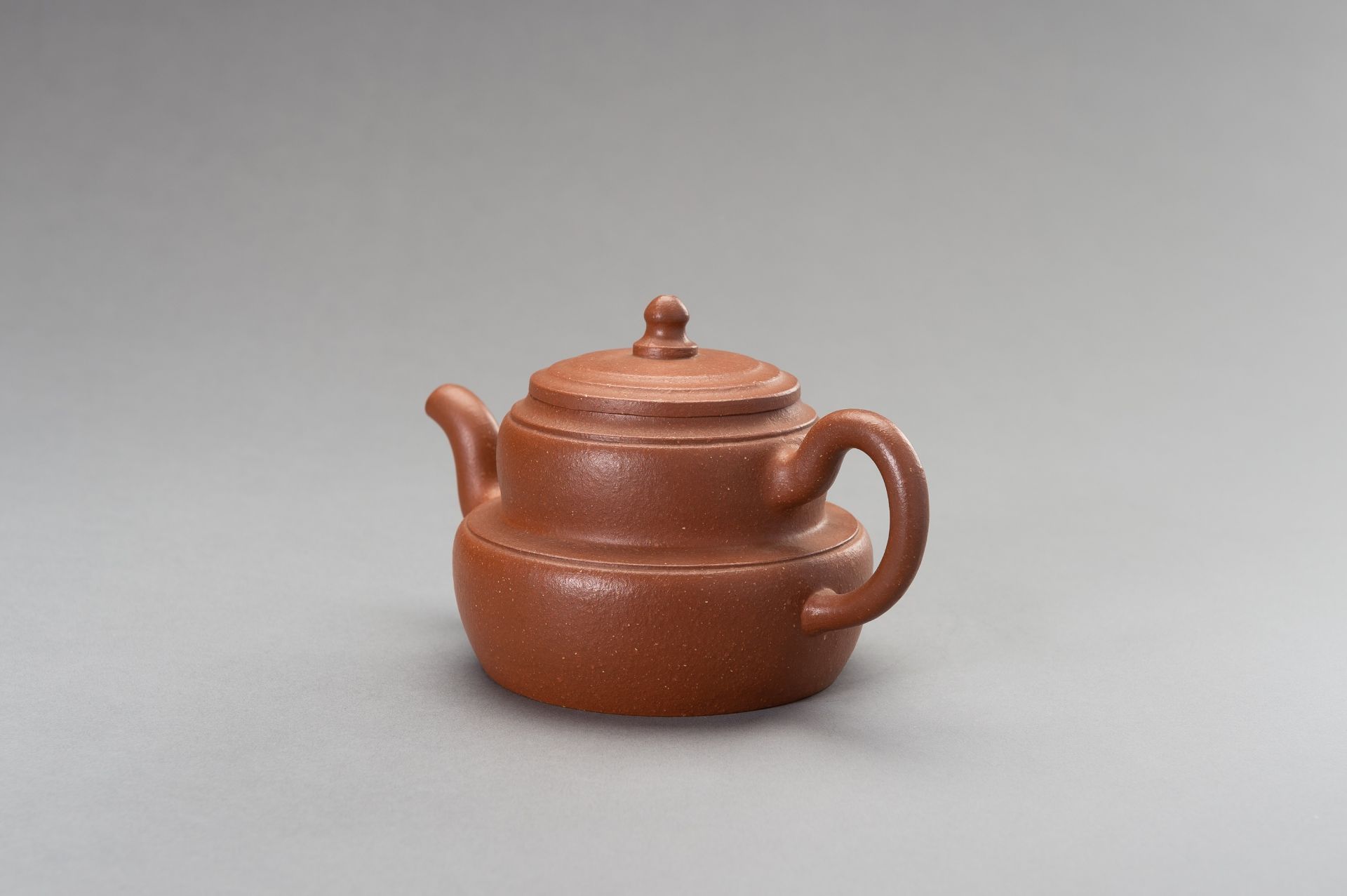 A YIXING DOUBLE GOURD TEAPOT AND COVER - Image 4 of 13