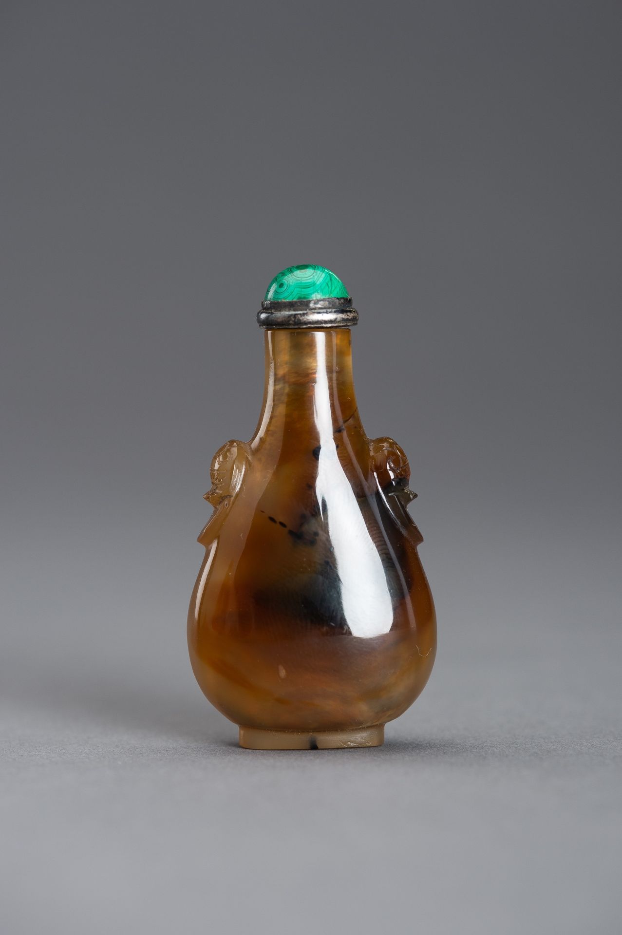 AN AGATE SNUFF BOTTLE - Image 4 of 12