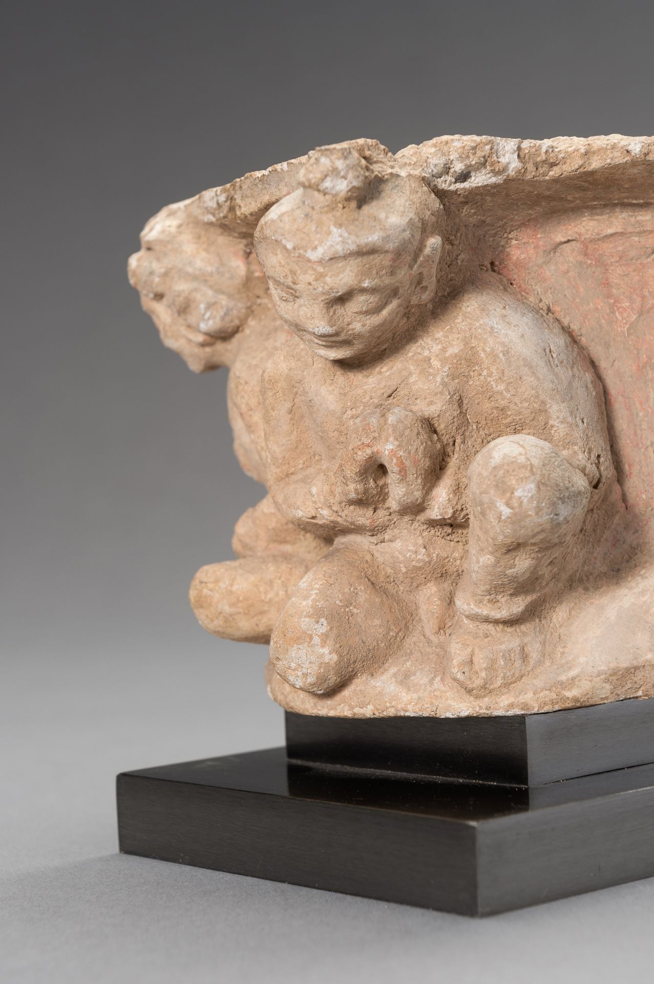 A GANDHARA STUCCO FRAGMENT WITH ADORANTS - Image 4 of 11