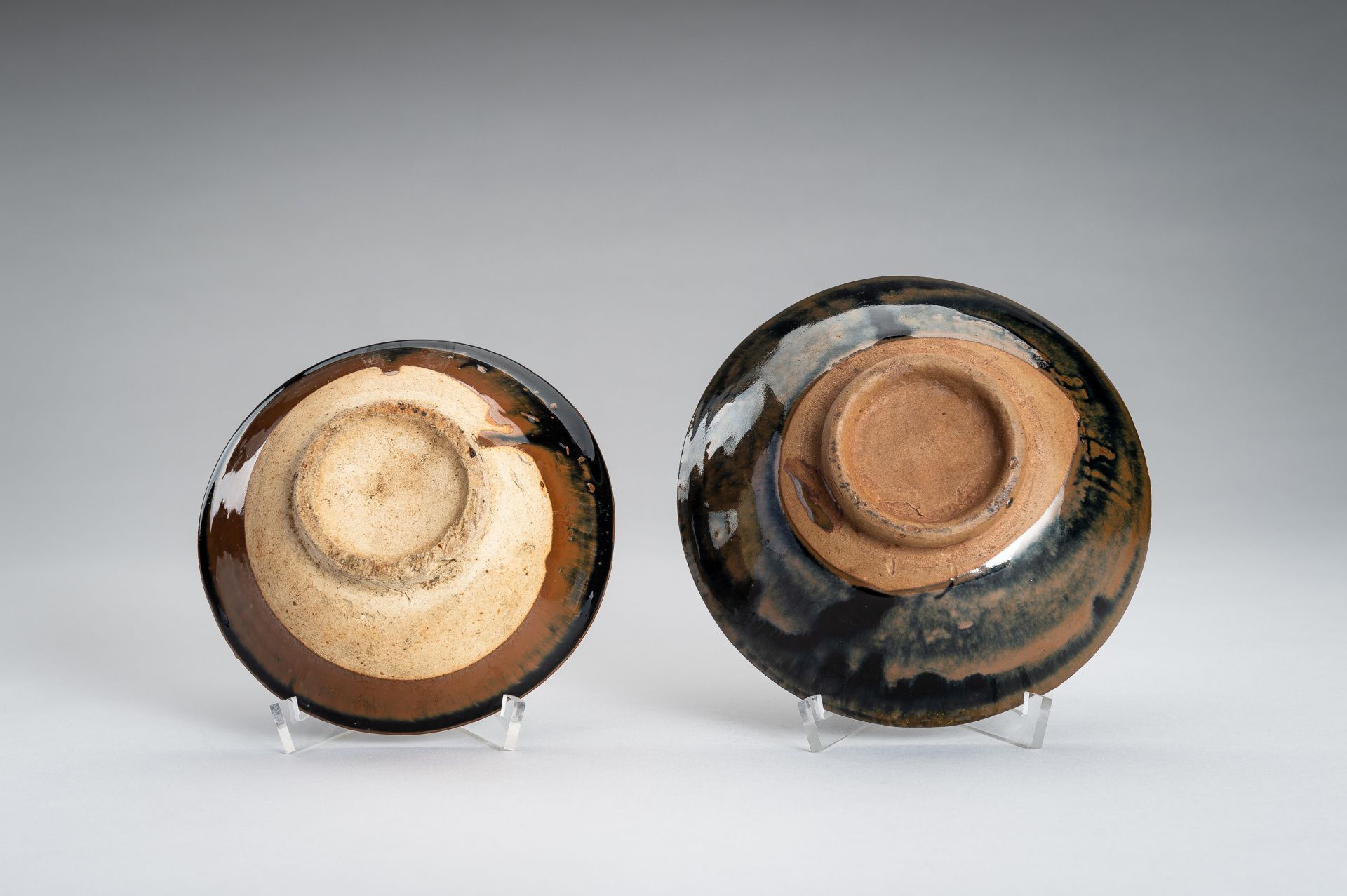 A LOT WITH TWO SONG STYLE BLACK AND BROWN GLAZED BOWLS - Image 11 of 13