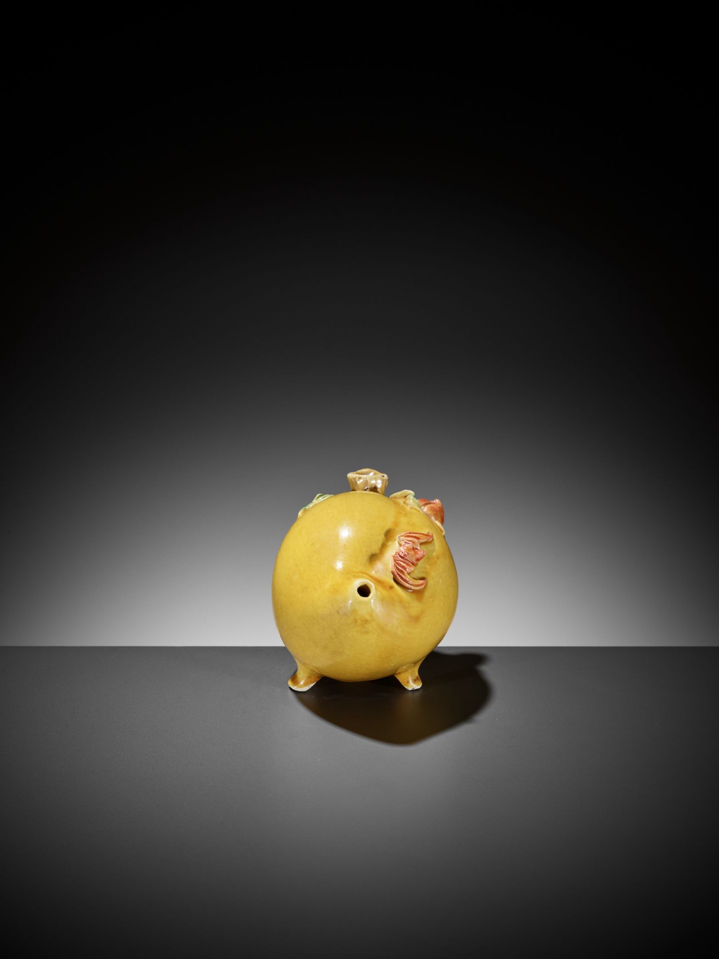 AN IMPERIAL YELLOW GLAZED PEACH-FORM WATER DROPPER, QING DYNASTY - Image 5 of 7