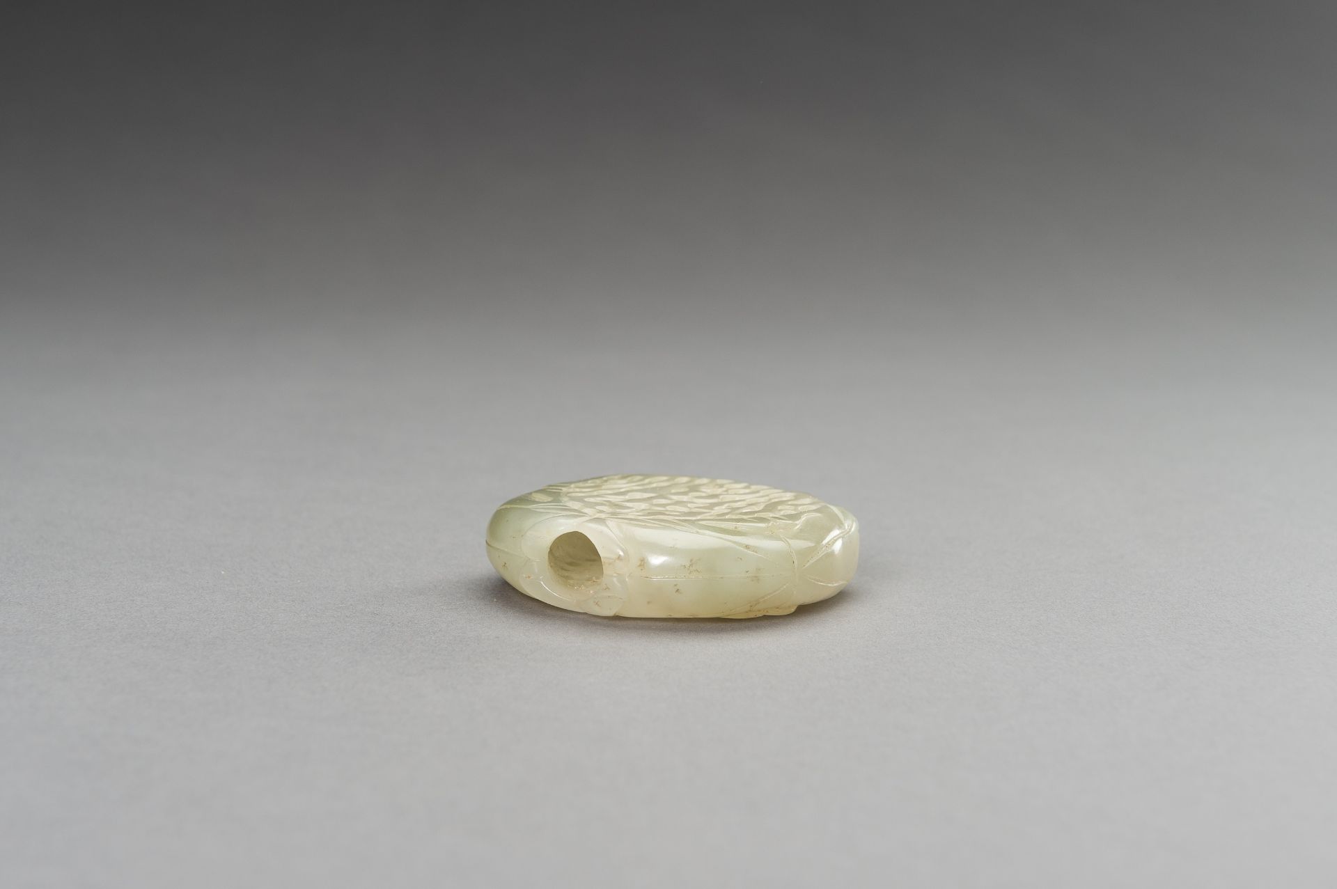 A RETICULATED PALE CELADON JADE PARFUMIER, REPUBLIC PERIOD - Bild 9 aus 10