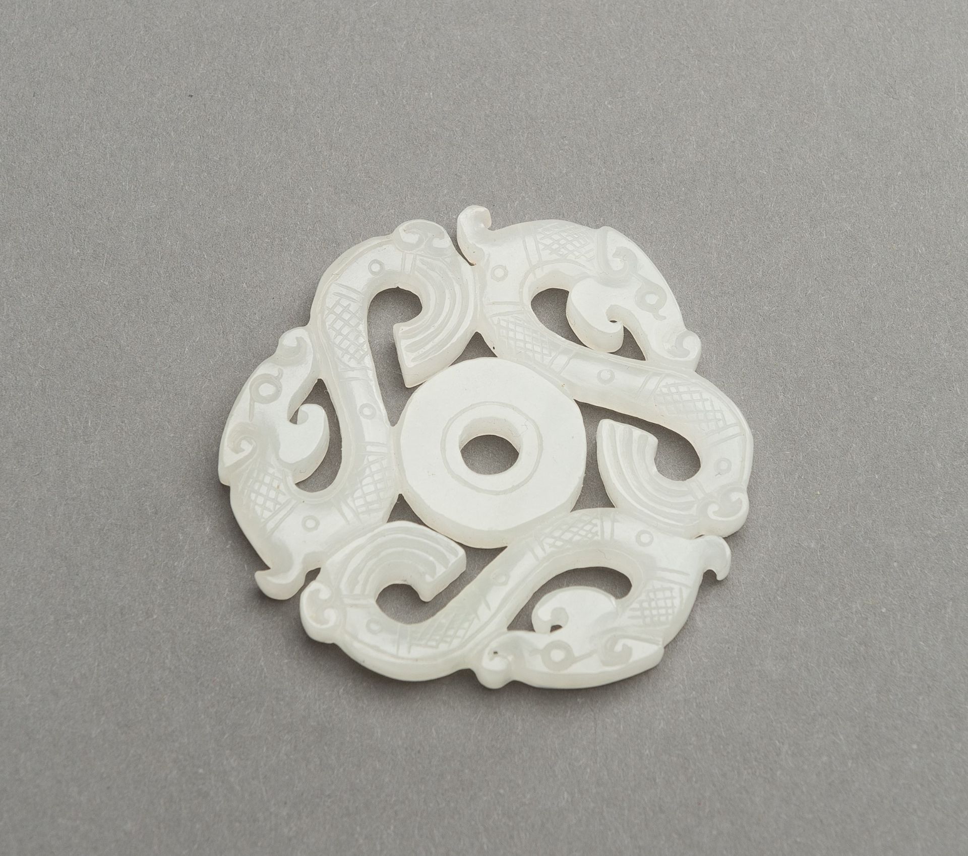 AN ARCHAISTIC WHITE JADE 'DRAGON' PENDANT