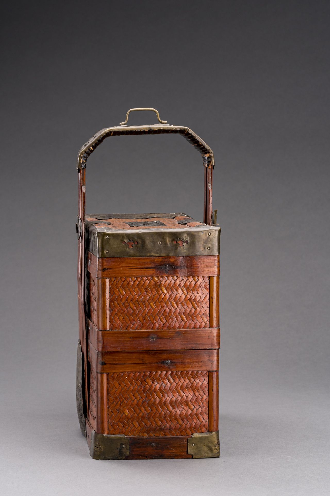 A BAMBOO PICNIC BASKET, QING DYNASTY - Image 3 of 6