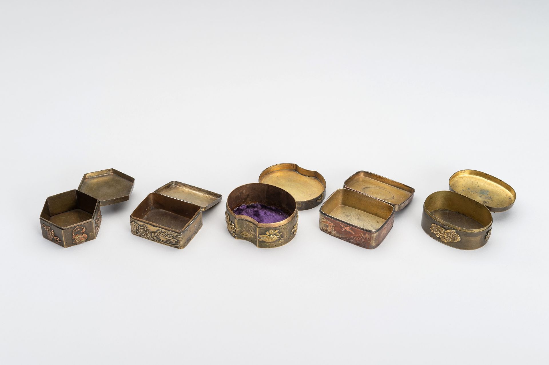 A LOT WITH FIVE SMALL METAL BOXES, MEIJI - Image 18 of 19