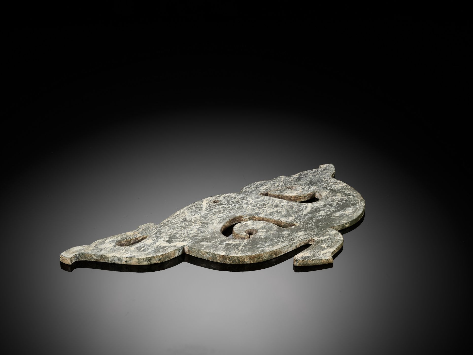 A PALE GREEN JADE 'DRAGON' PENDANT, WARRING STATES - Image 4 of 6