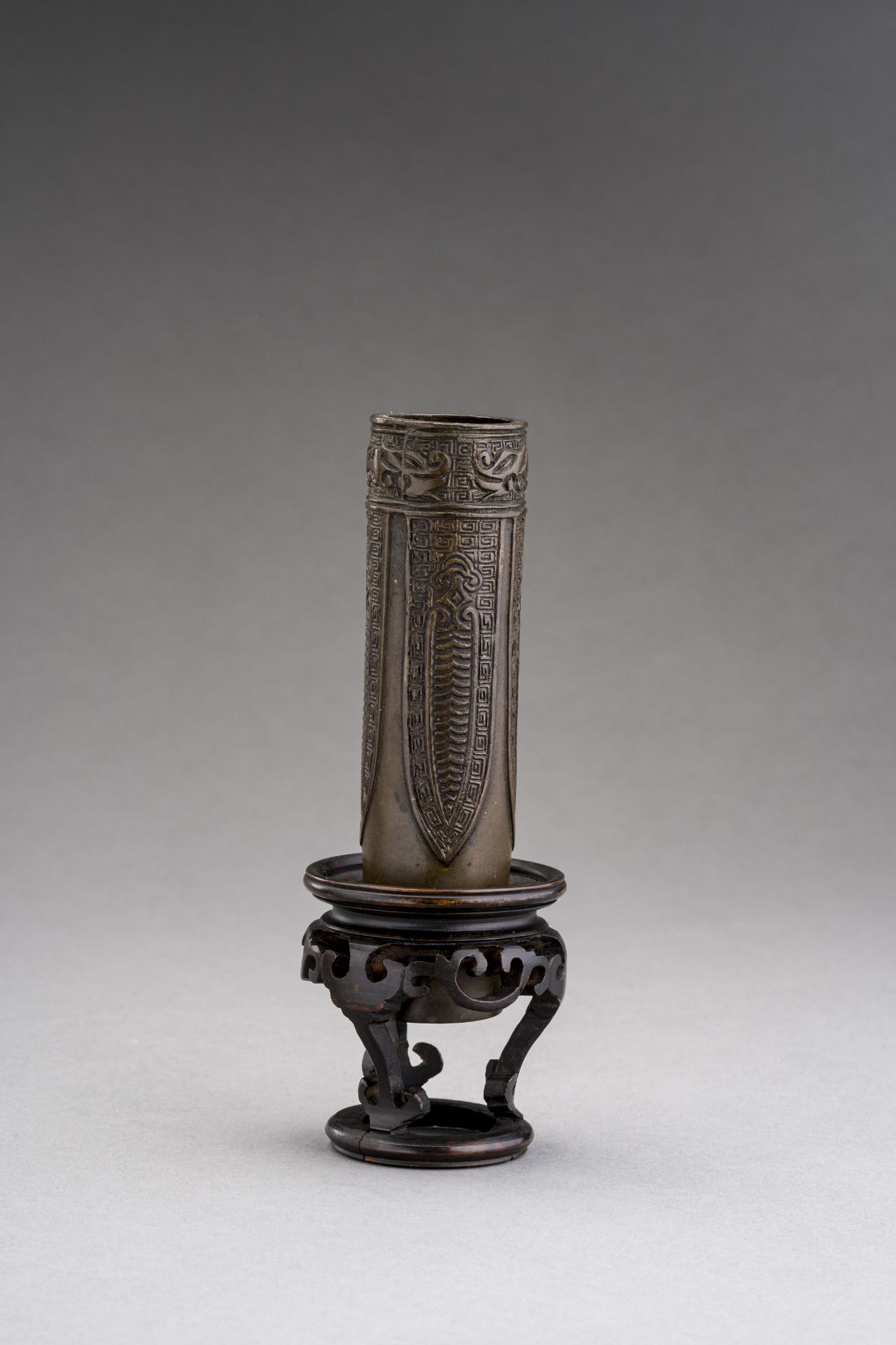 A BRONZE CYLINDRICAL VESSEL WITH CICADAS - Image 2 of 13