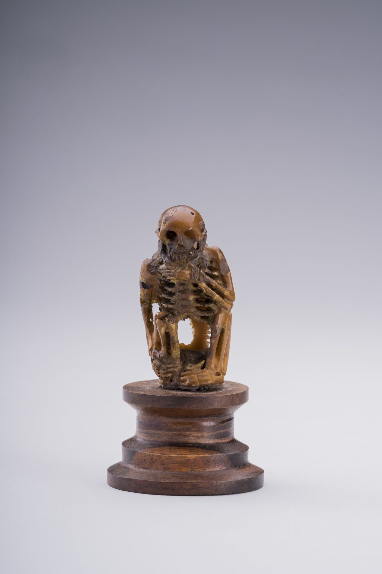 A SMALL BONE CARVING OF A SKELETON, MEIJI - Image 2 of 7