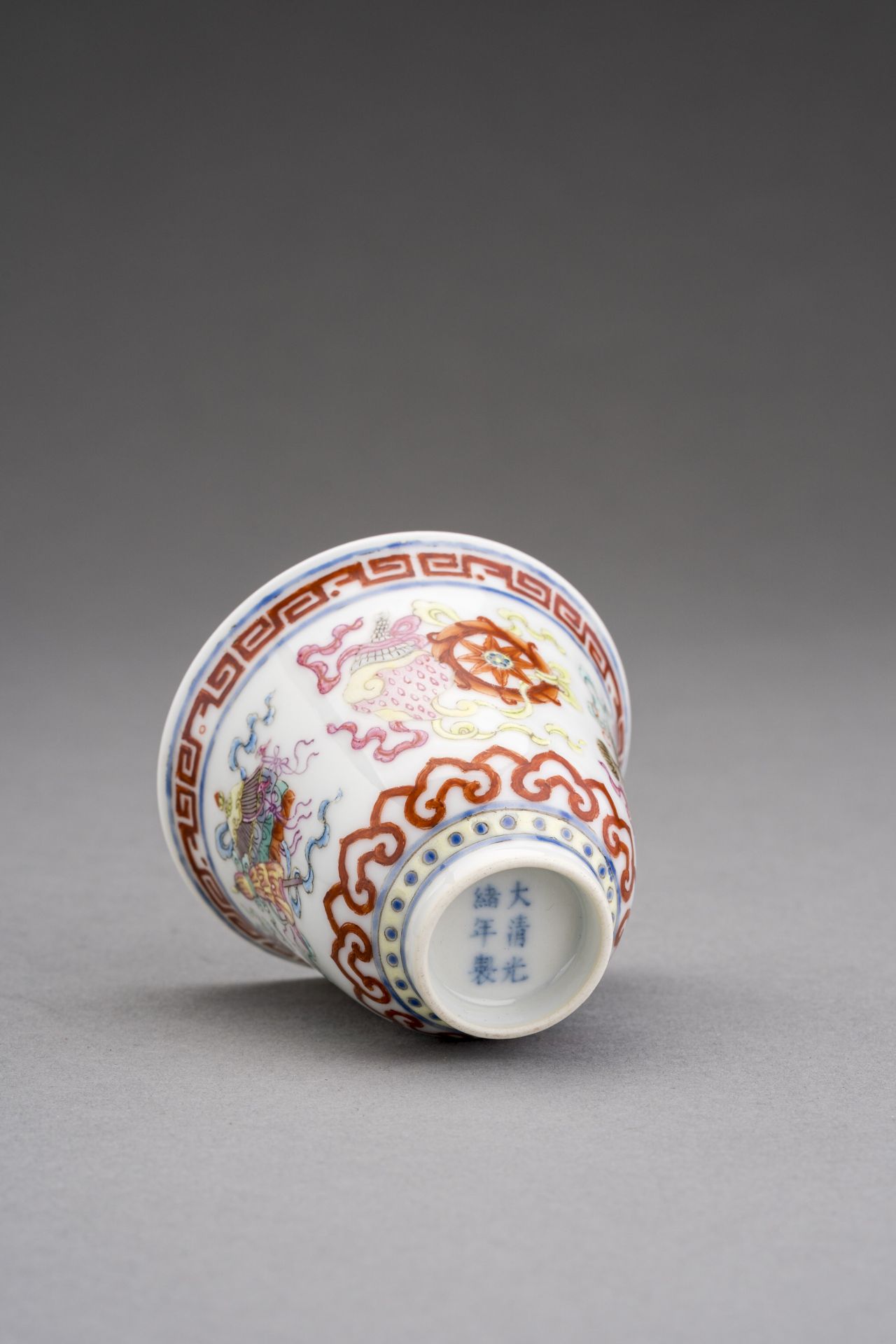 A FAMILLE ROSE 'BUDDHIST EMBLEMS' PORCELAIN CUP, GUANGXU MARK AND POSSIBLY OF PERIOD - Image 6 of 7