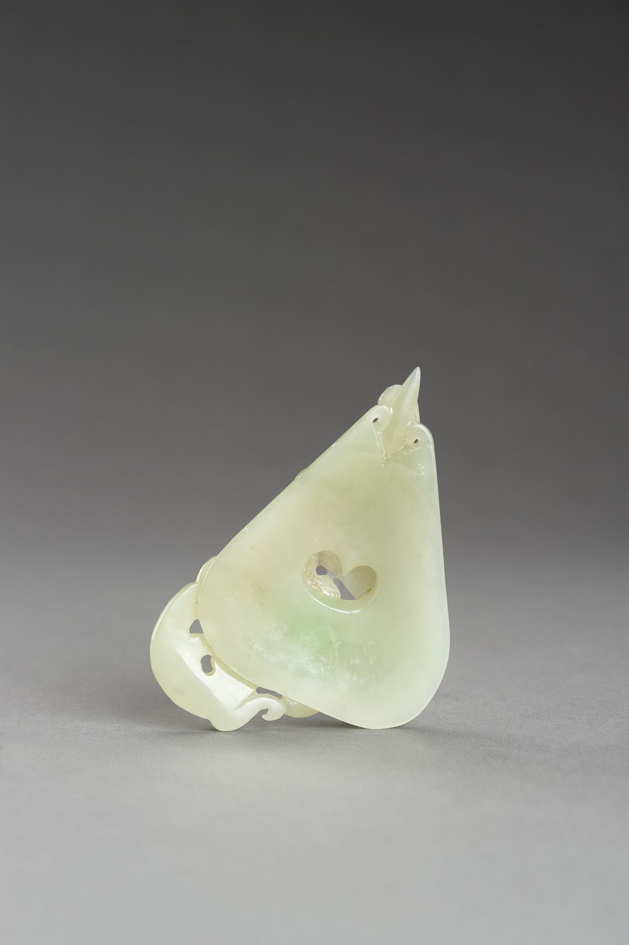 AN ARCHAISTIC PALE CELADON JADE PENDANT OF A CHILONG, 1920s - Image 14 of 14