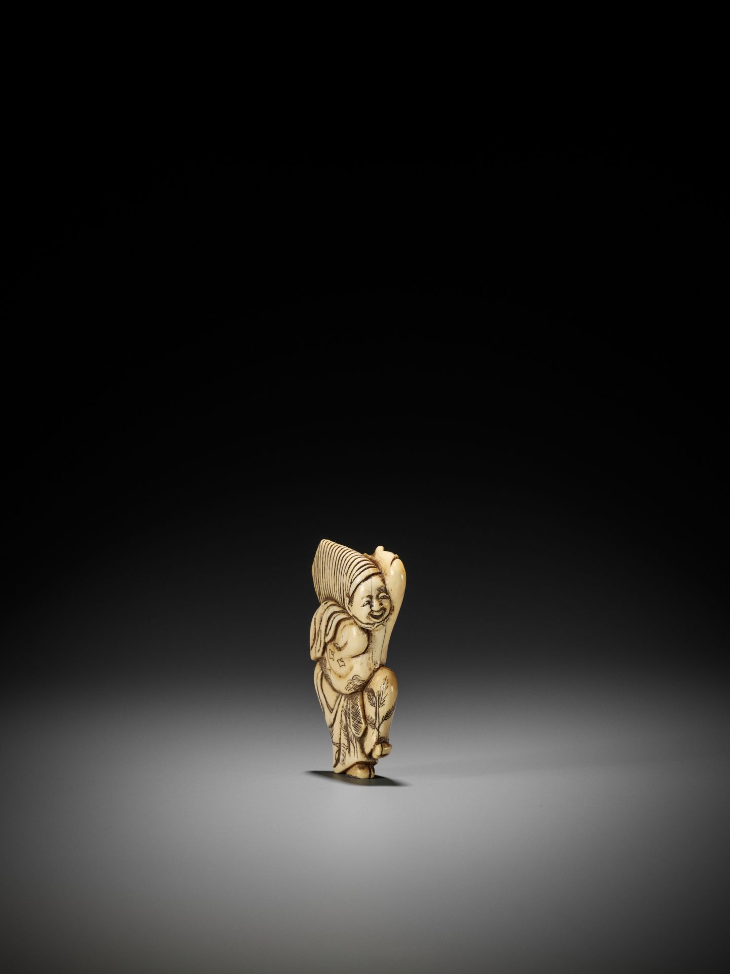 AN EARLY IVORY NETSUKE OF A SAMBASO DANCER - Image 3 of 8