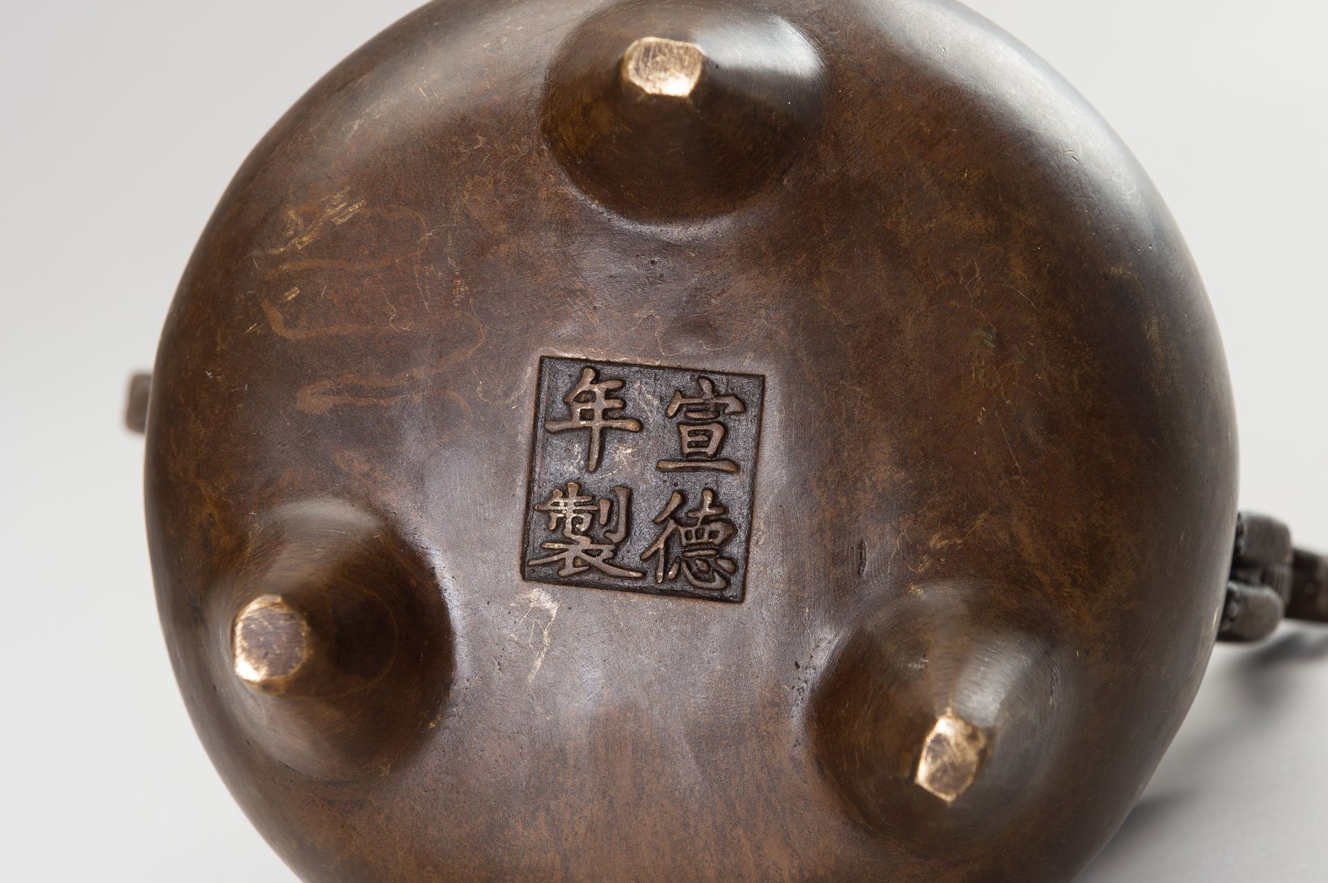 A BRONZE TRIPOD CENSER WITH DRAGONS - Image 11 of 11