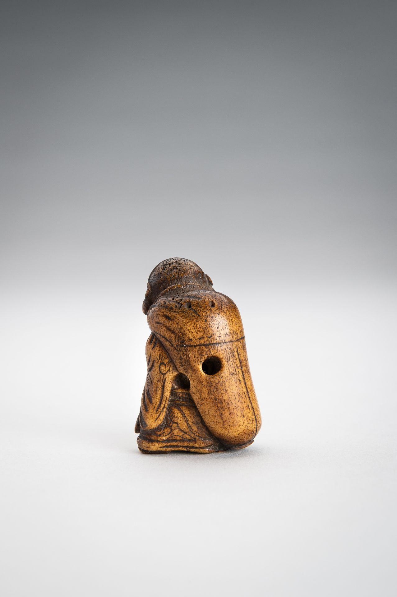 A STAG ANTLER NETSUKE OF HOTEI WITH HIS TREASURE BAG - Image 5 of 9