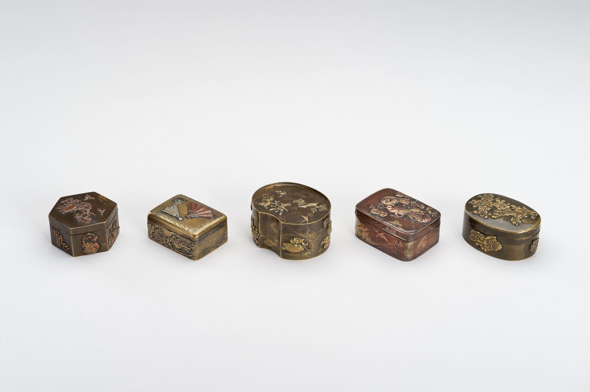 A LOT WITH FIVE SMALL METAL BOXES, MEIJI - Bild 15 aus 19