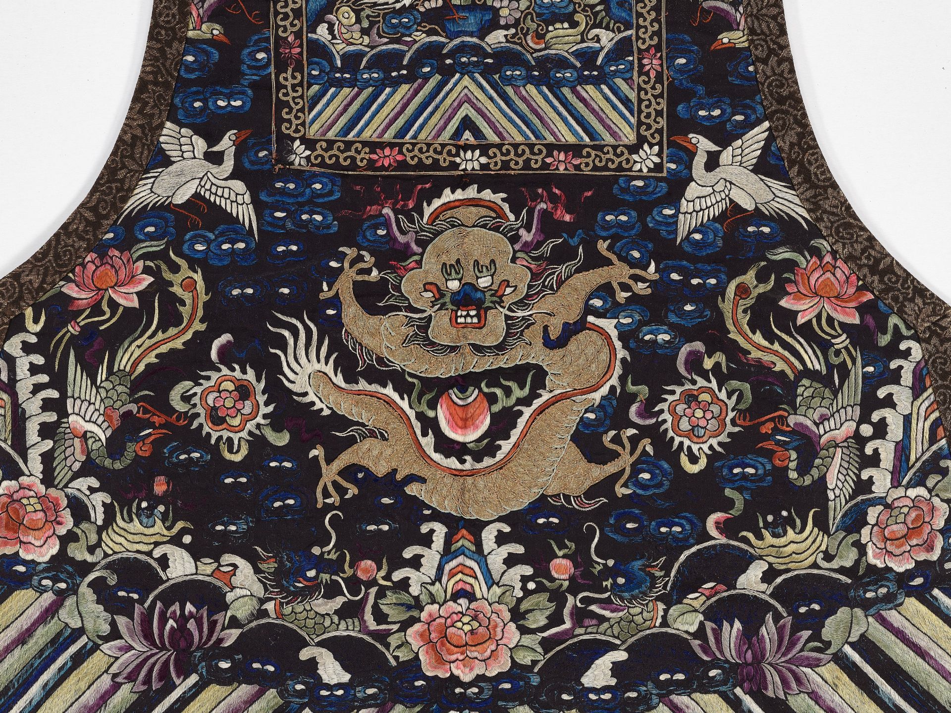 A SEMI-OFFICIAL EMBROIDERED SILK VEST AND RANK BADGE, LATE QING DYNASTY - Image 2 of 5