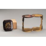 A LOT WITH A DRUM SHAPED LACQUERED SAKE SET AND A LACQUER BOX, 19th CENTURY