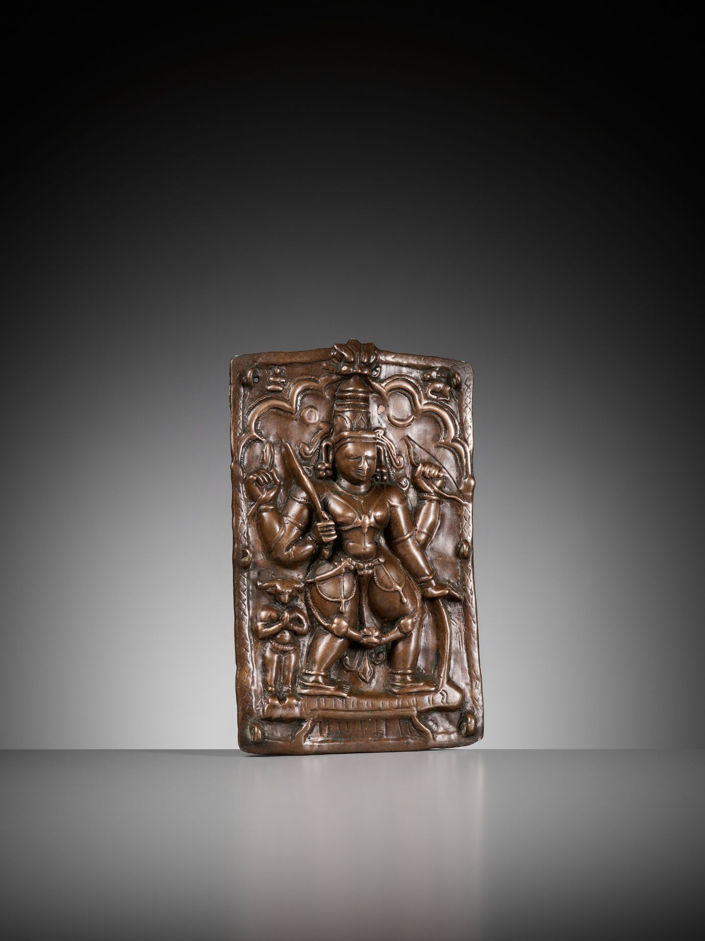 A CEREMONIAL COPPER SHIELD DEPICTING VIRABHADRA, 17TH-18TH CENTURY - Image 6 of 9