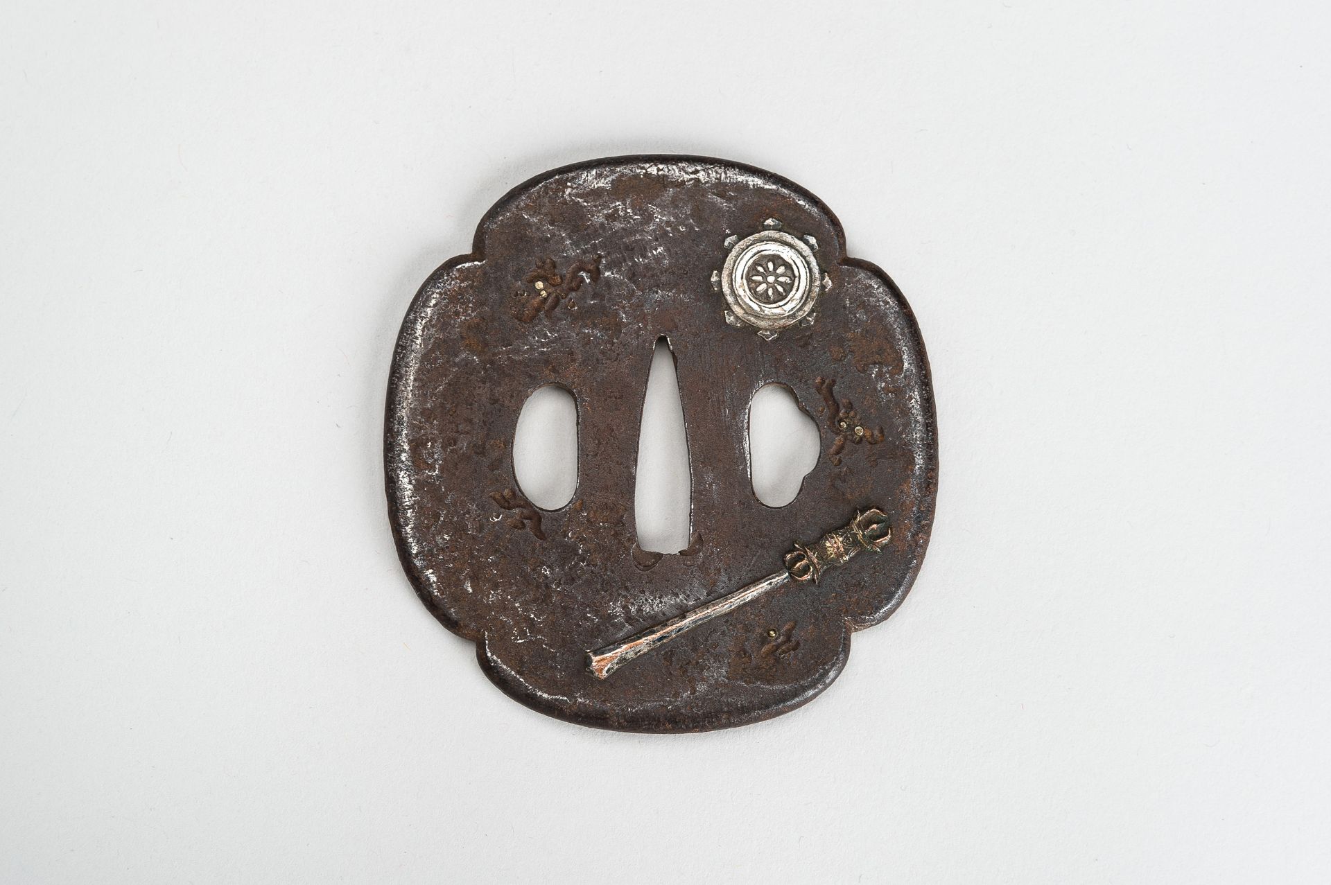 A MIXED LOT WITH SEVEN TSUBA - Image 9 of 18