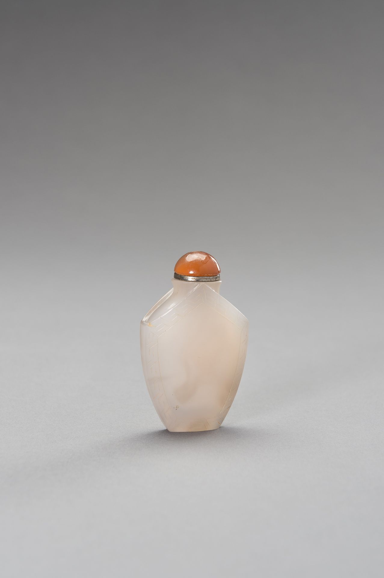 AN AGATE SNUFF BOTTLE, QING - Image 8 of 11