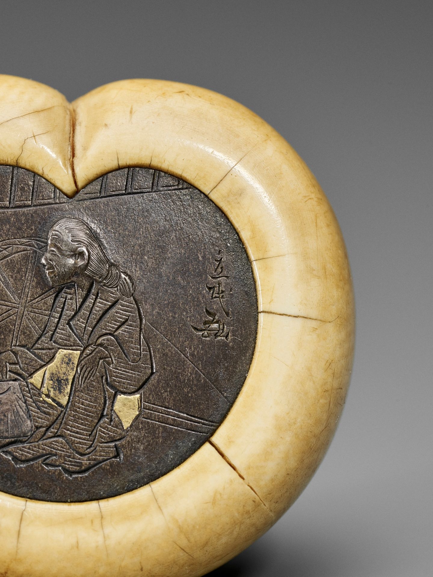 RYUMIN: AN UNUSUAL IVORY AND METAL KAGAMIBUTA NETSUKE - Image 7 of 8