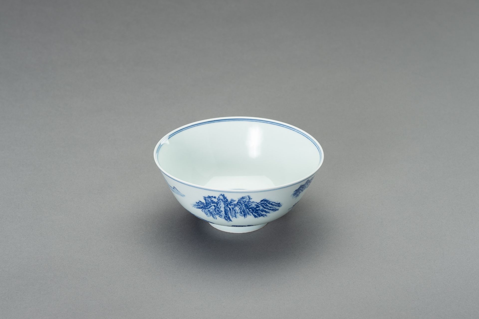 A BLUE AND WHITE PORCELAIN BOWL, 20TH CENTURY - Bild 6 aus 10