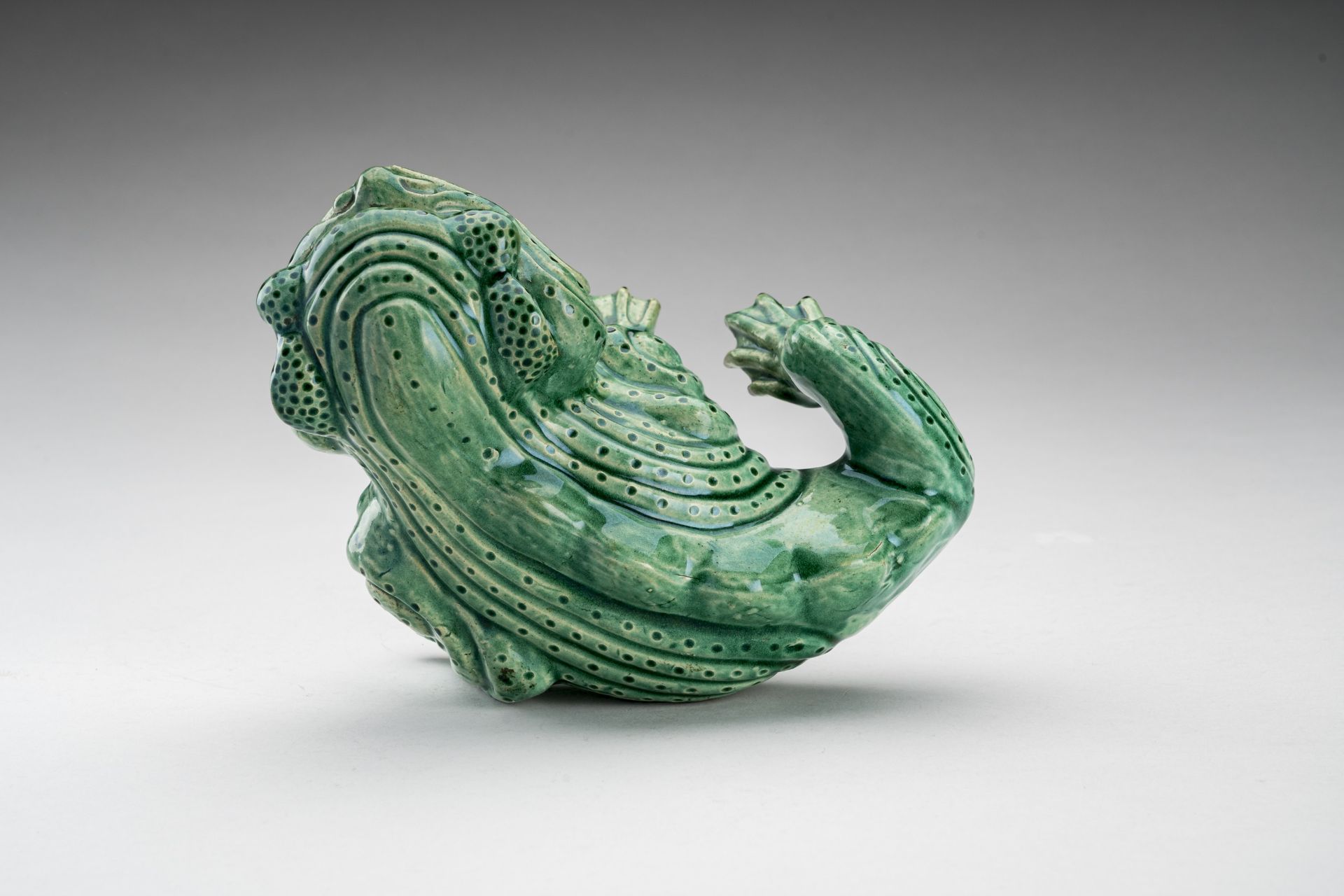 A RARE GREEN GLAZED POTTERY FIGURE OF THE THREE-LEGED TOAD - Image 8 of 9