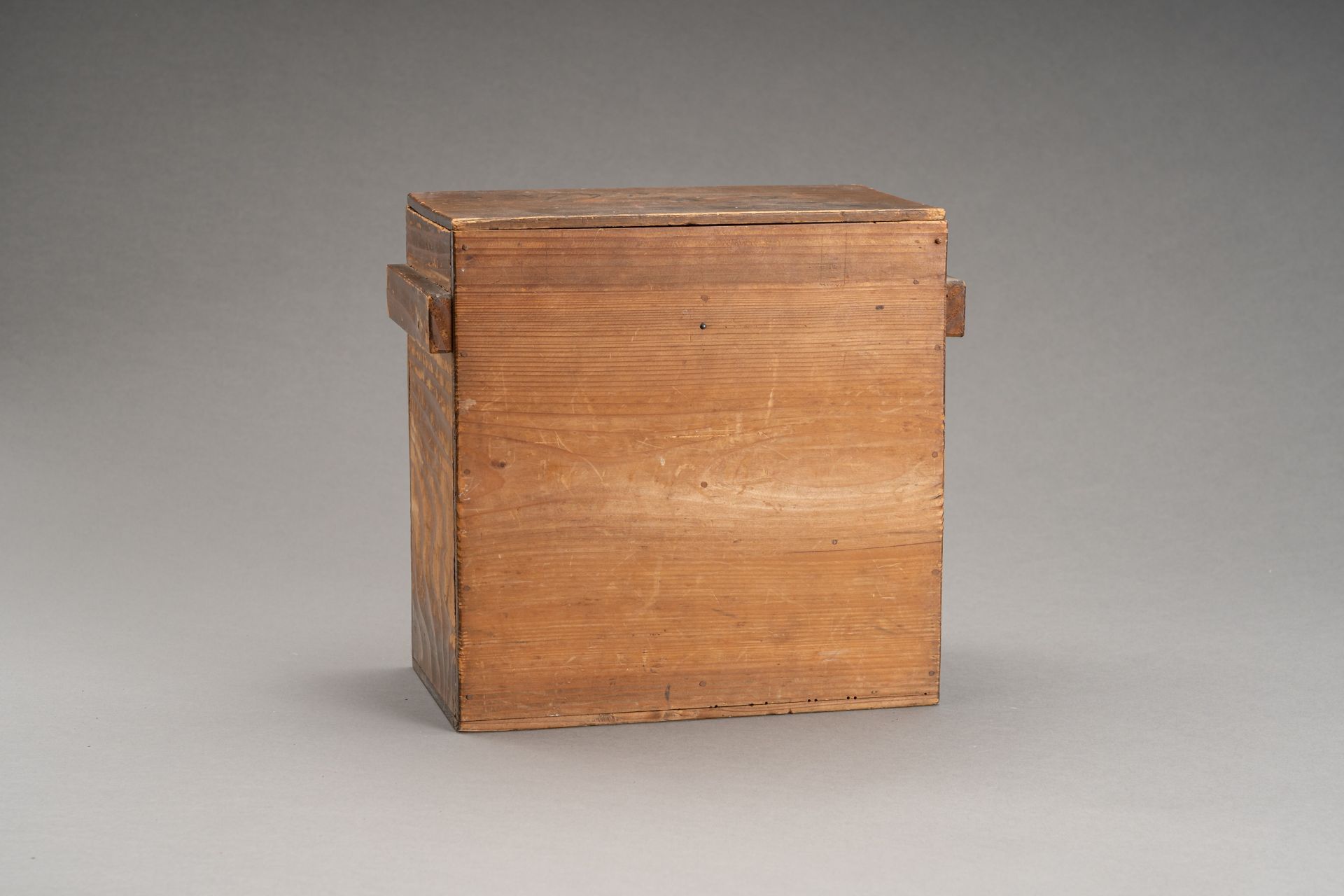 A WOODEN CHEST WITH DRAWERS AND A COPPER SAKE WARMER 'KANDOUKO', 19th CENTURY - Bild 24 aus 28