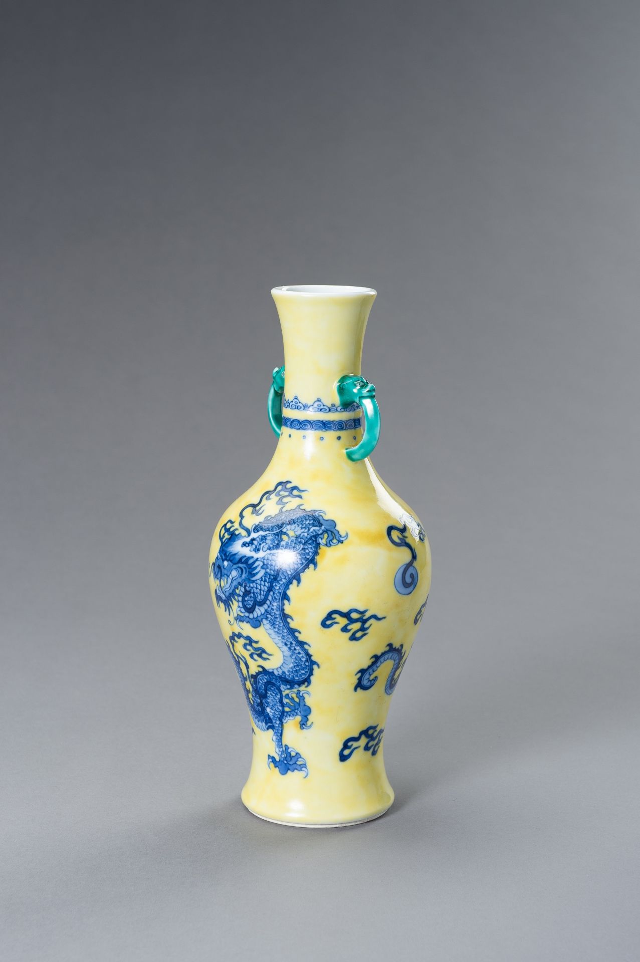 A BLUE AND YELLOW PORCELAIN 'DRAGON' VASE - Image 8 of 13