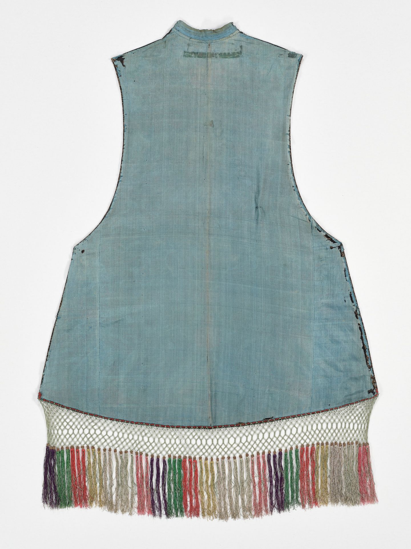 A SEMI-OFFICIAL EMBROIDERED SILK VEST AND RANK BADGE, LATE QING DYNASTY - Image 5 of 5