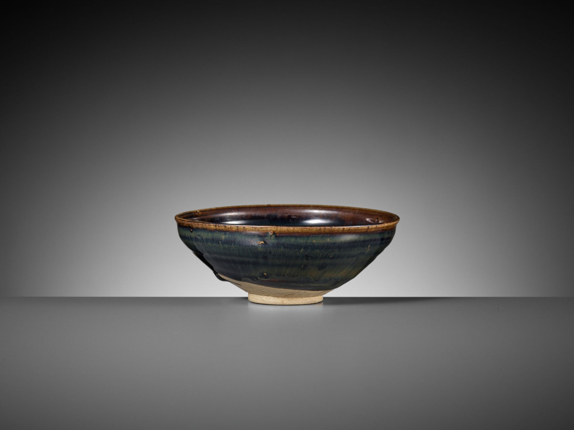 A CIZHOU-TYPE 'HARE'S FURE' GLAZED TEA BOWL, SONG DYNASTY - Image 5 of 10