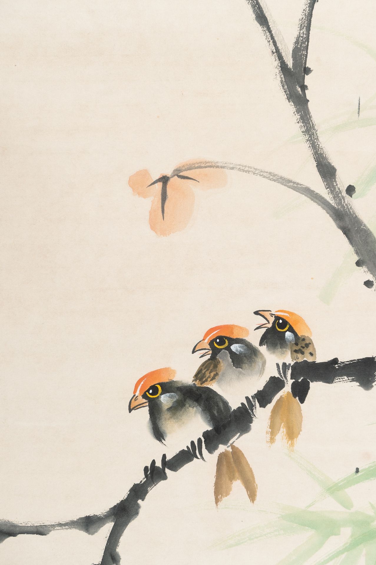 A SCROLL PAINTING OF THREE BIRDS, MANNER OF ZHANG SHUQI (1901-1957) - Bild 5 aus 9