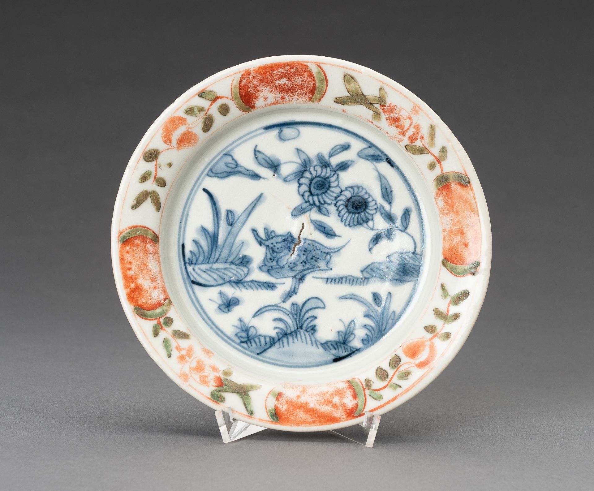 A BLUE AND WHITE 'DEER AND CHRYSANTHEMUM' PORCELAIN DISH, MING