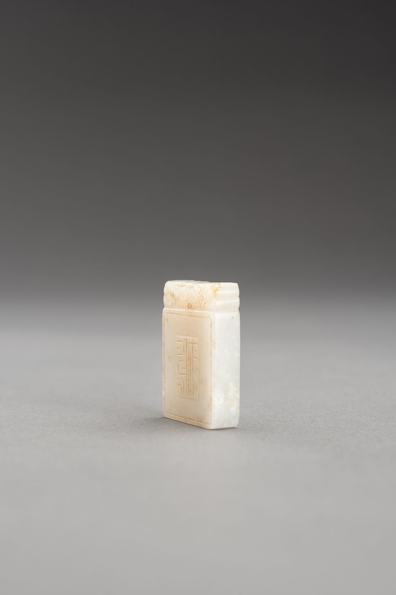 A WHITE JADE MINIATURE PLAQUE - Image 4 of 11