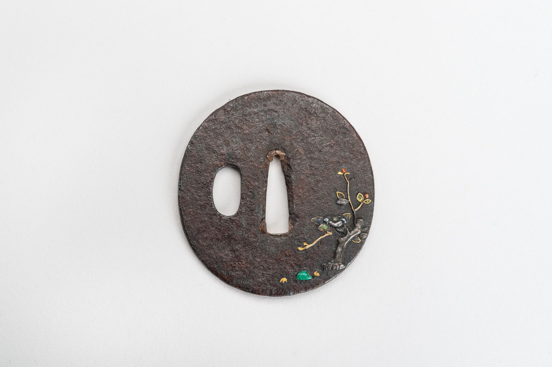 A LOT WITH FOUR IRON TSUBA, EDO PERIOD - Image 4 of 12